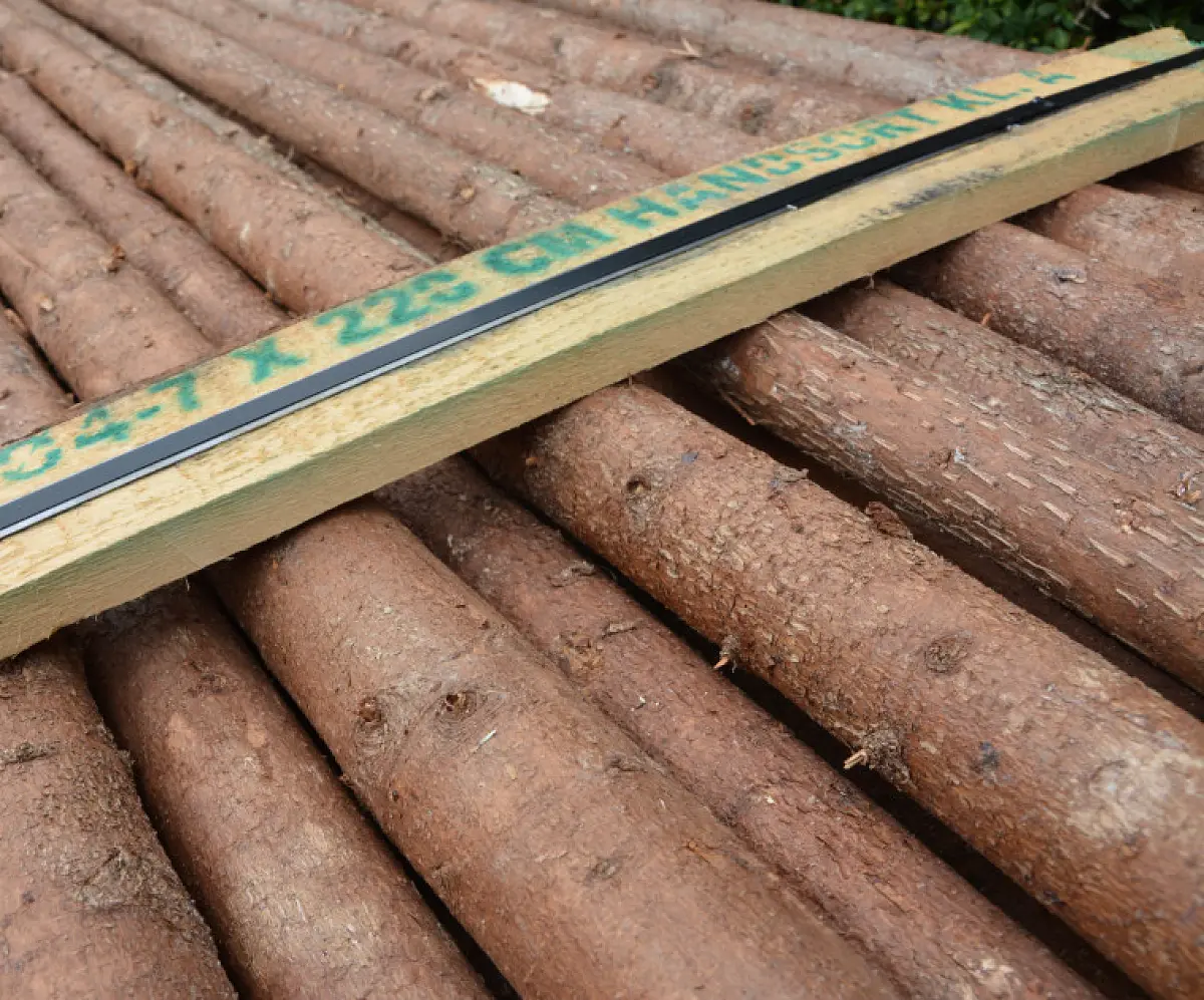Rafter med bark kl. A  Ø4-7 x 220 cm